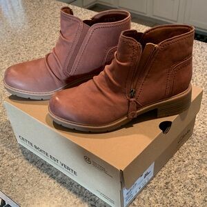Clarks Women's Brown Ankle Booties